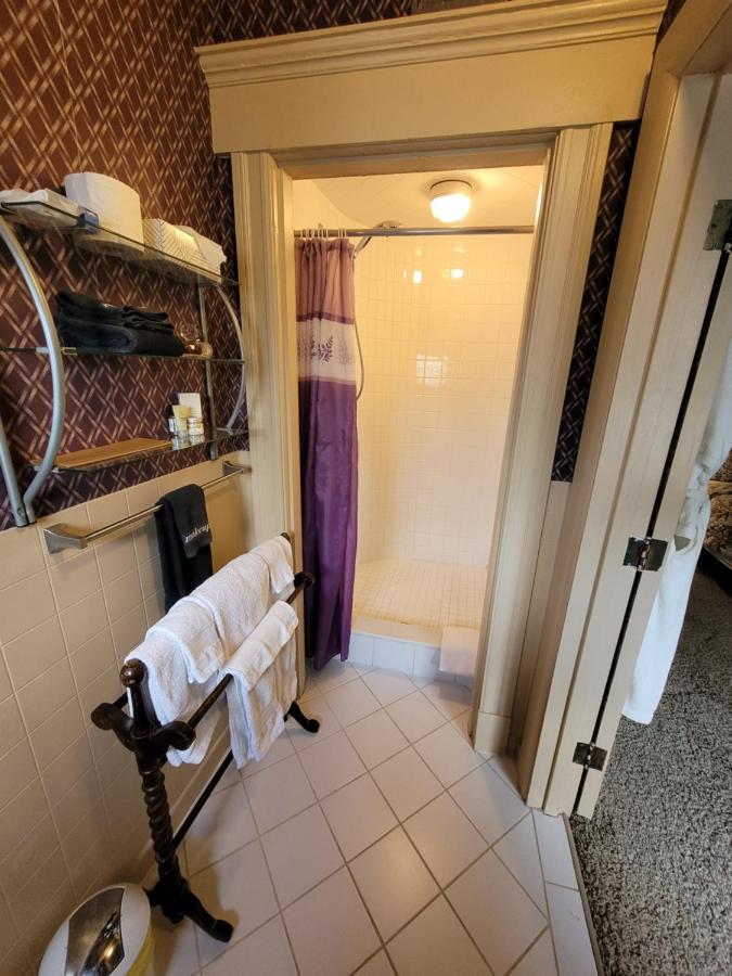 Ruby Manor Bed & Breakfast Гананокве Экстерьер фото