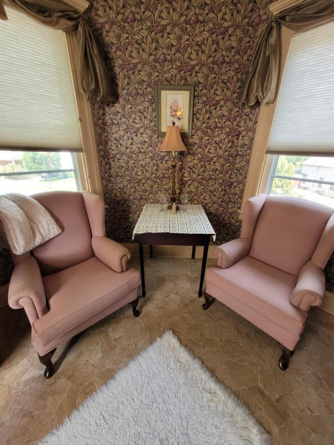 Ruby Manor Bed & Breakfast Гананокве Экстерьер фото
